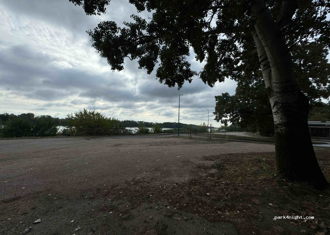 (2400) Dunaújváros - Strand út — foto 3