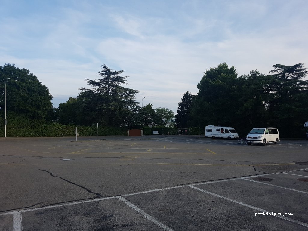 (1260) Nyon - 10 Chemin de la Piscine — foto