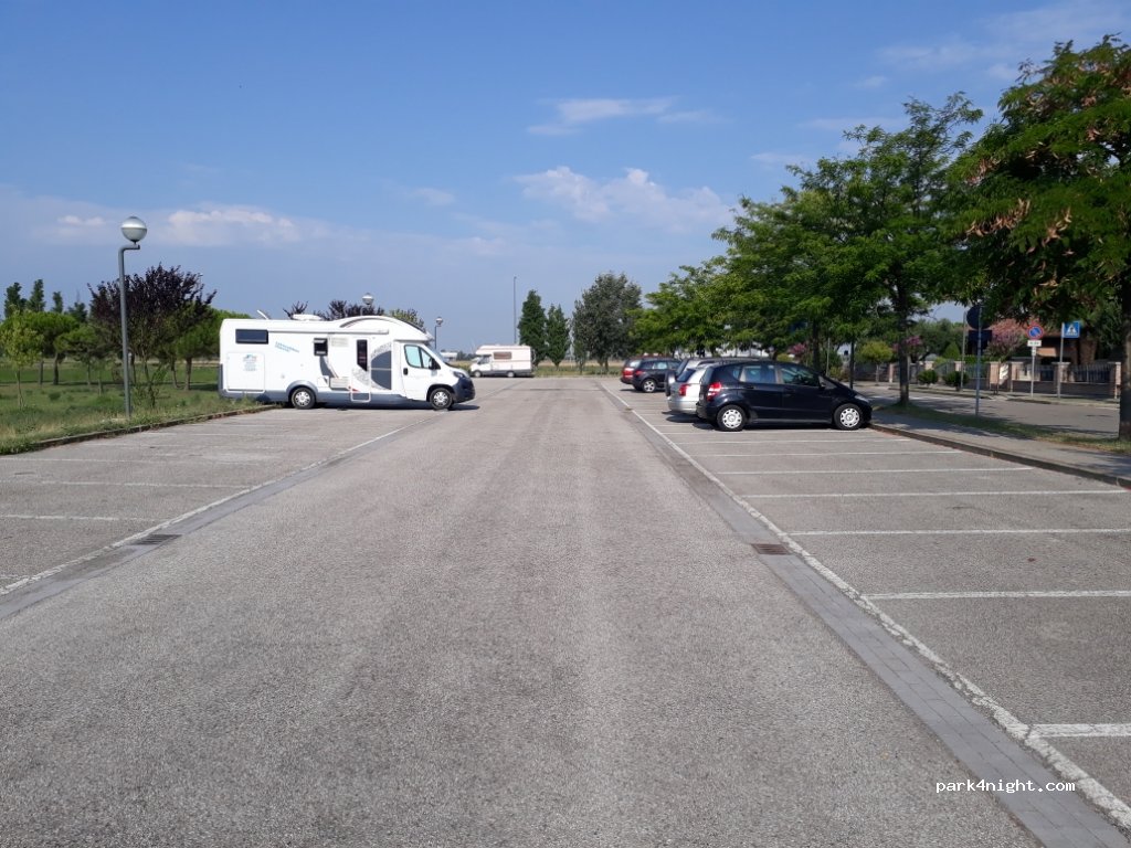 (48122) Punta Marina - 118 Viale delle Americhe — foto