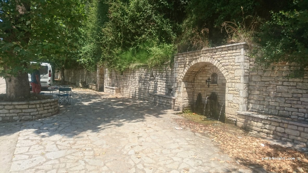 (270 65) Archea Olimpia - Ethniki Odos Tripolis Olimpias — foto