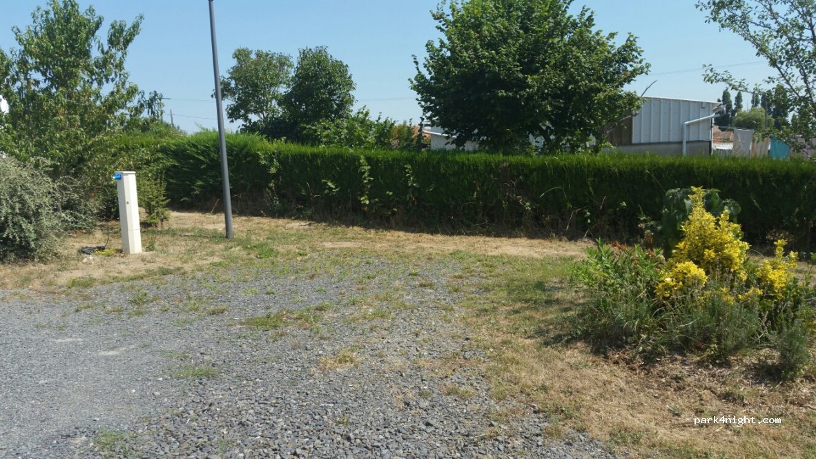 (03220) Sorbier - 10 Route de Varennes sur Teche — foto 2
