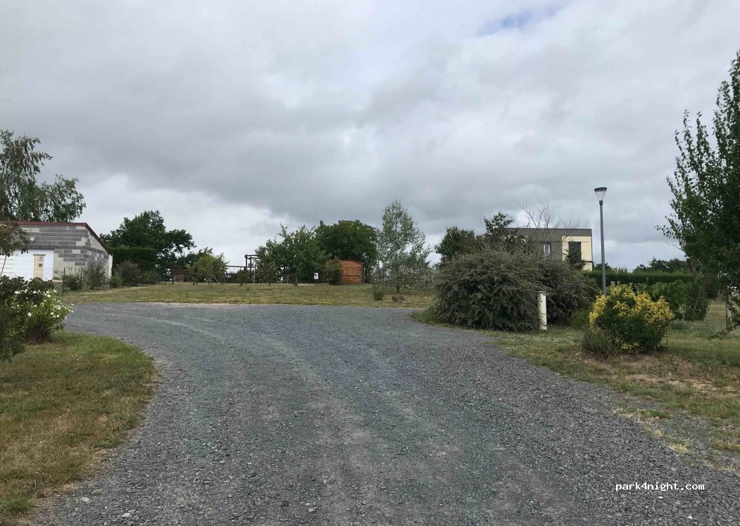 (03220) Sorbier - 10 Route de Varennes sur Teche — foto 3