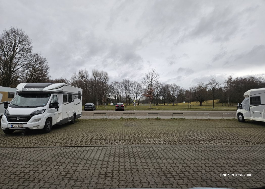 Wohnmobilstellplatz am Volkspark Marienberg in Nürnberg — foto 3
