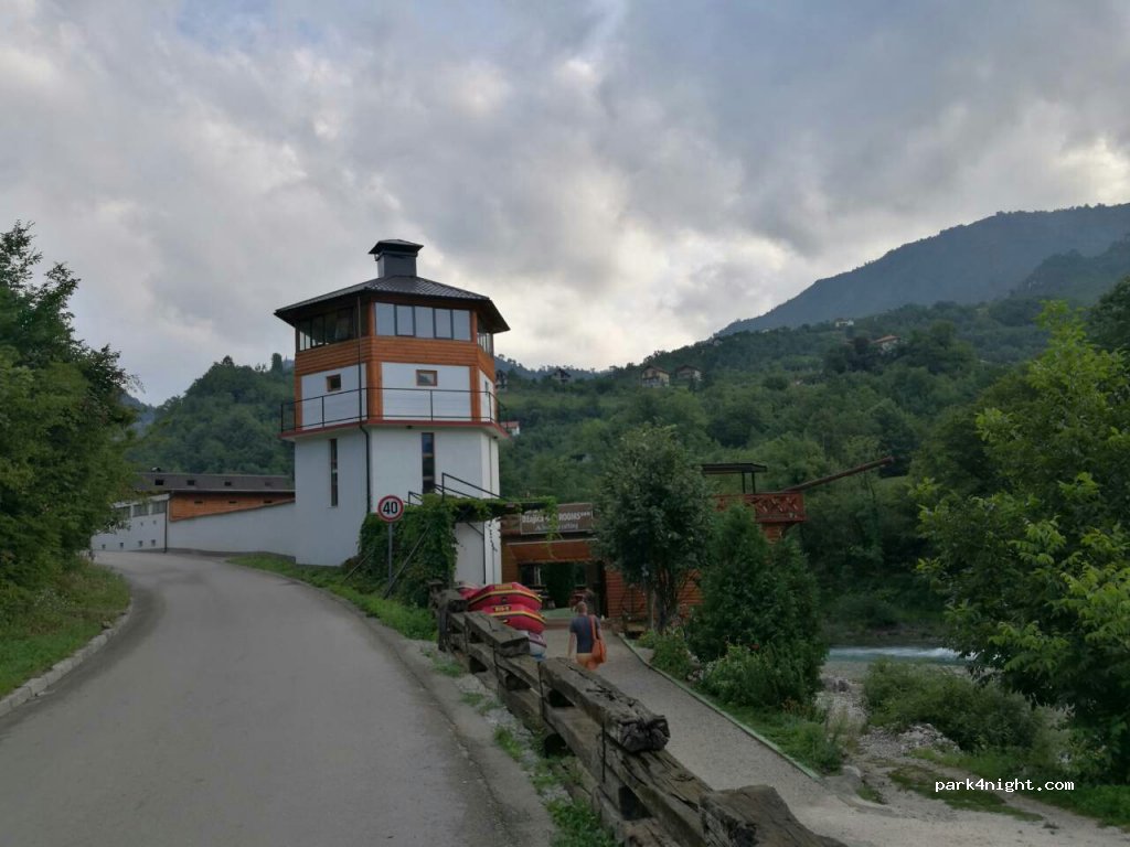 Cozy house next to river Neretva — foto