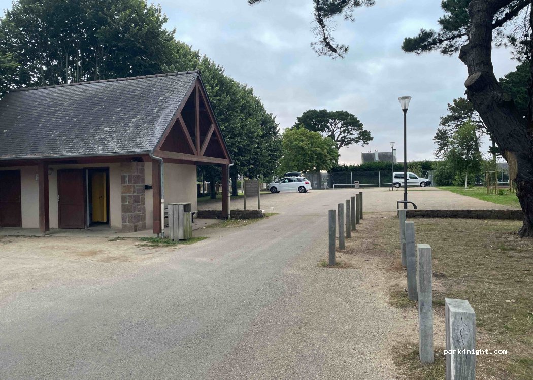 (22700) Perros-Guirec - 20 Rue Saint-Guirec — foto 2