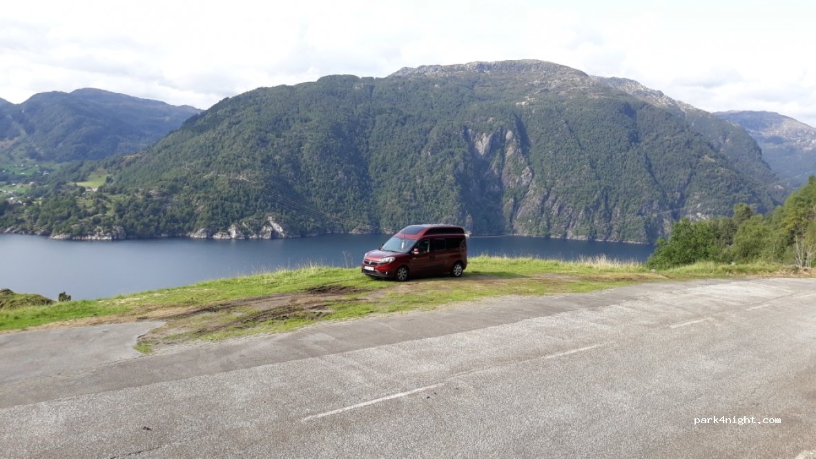 (5596)  - Unnamed Road — foto