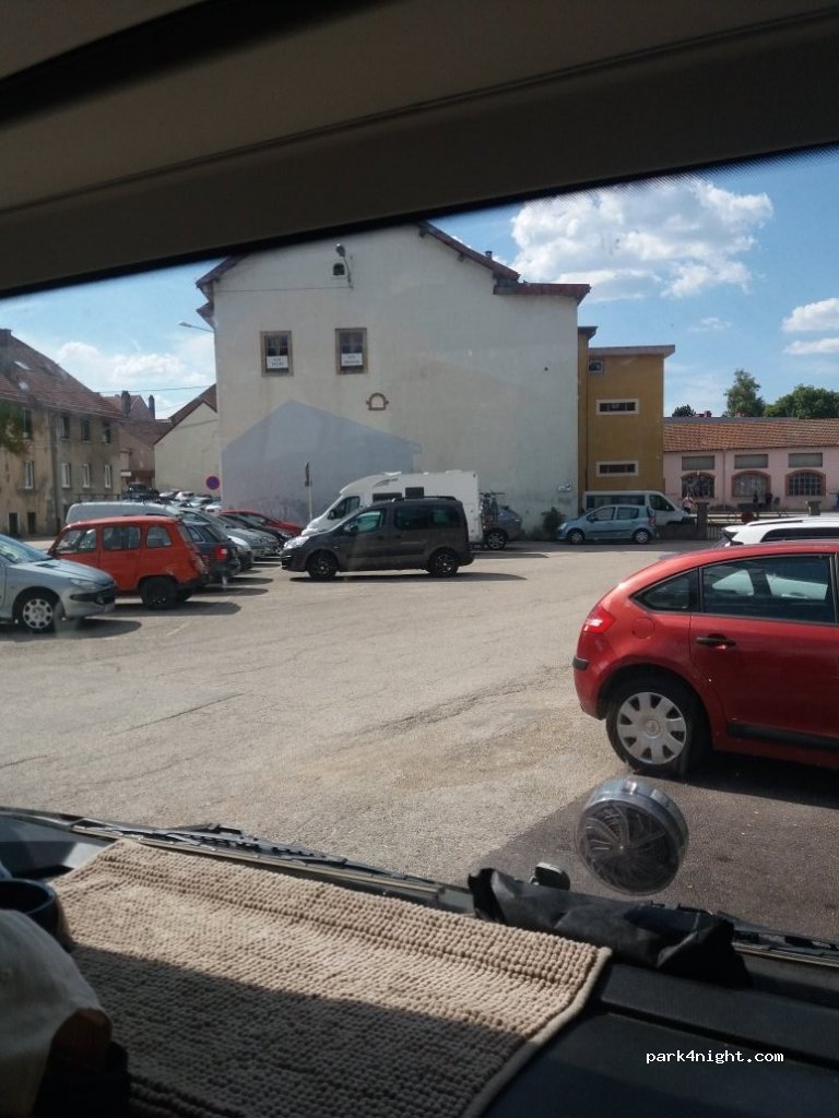 (25300) Pontarlier - 9 Quai du Doubs — foto 2