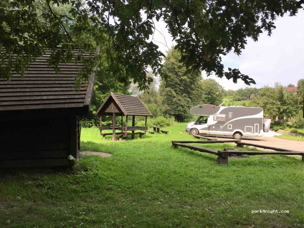 (37-740) Korzeniec - Droga Krajowa 28 — foto