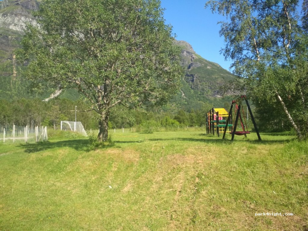 (8145) Storvika - 73 Sekundær Fylkesveg 471 — foto