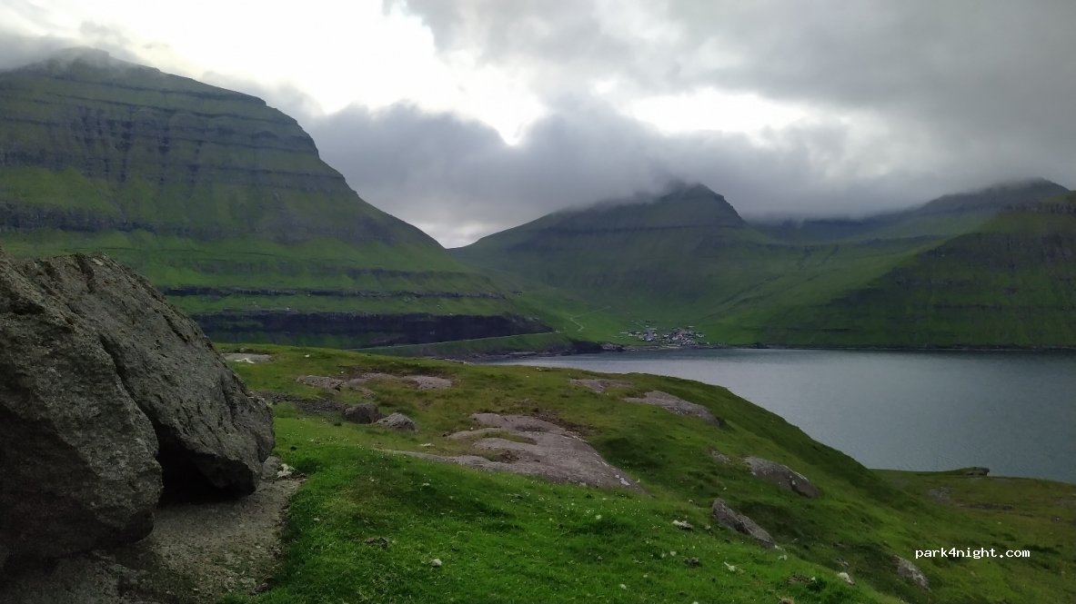 () Funningsfjørður - Unnamed Road — foto 4