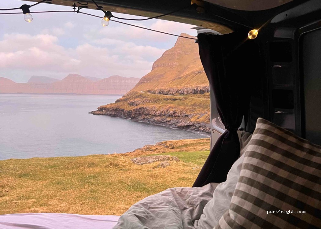 () Funningsfjørður - Unnamed Road — foto 5