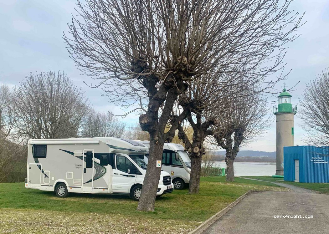 Aire de camping-car Quillebeuf-sur-Seine — foto 3