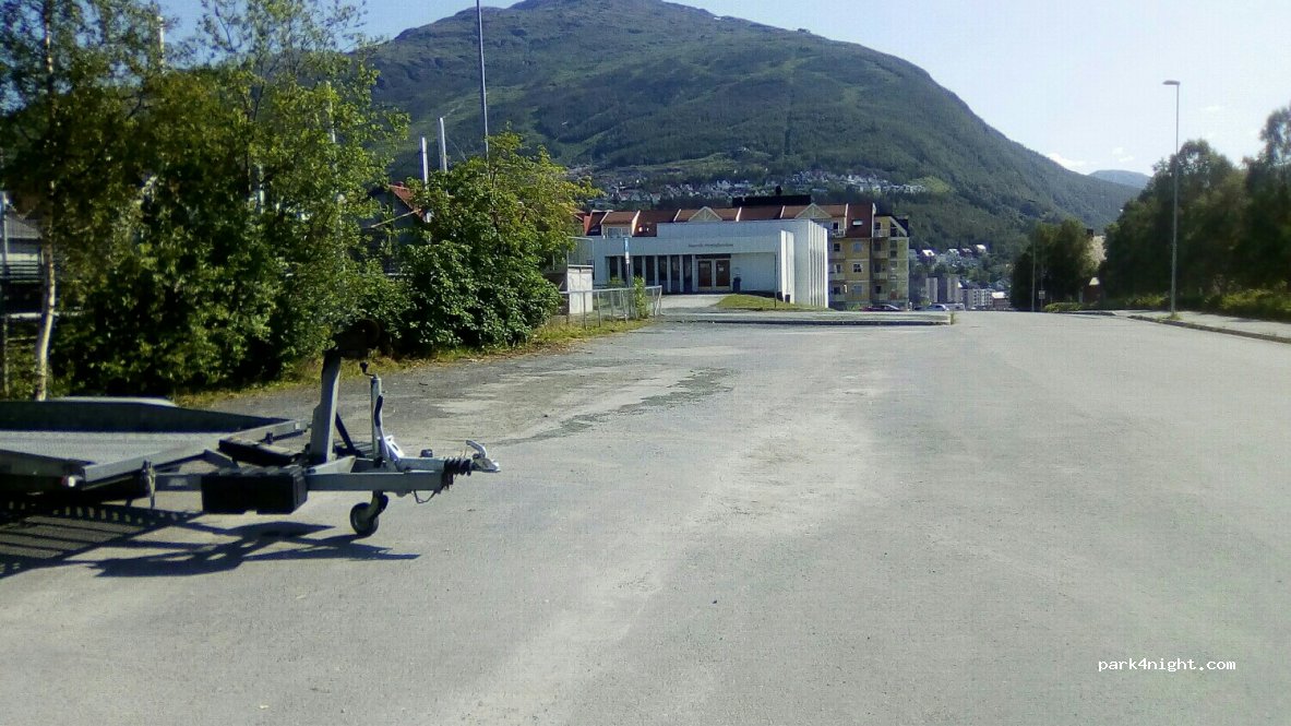 (8516) Narvik - 14 Alleen — foto