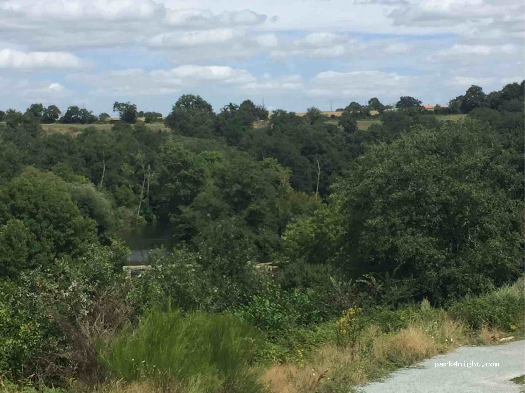 (85130) Tiffauges - La Roche — foto