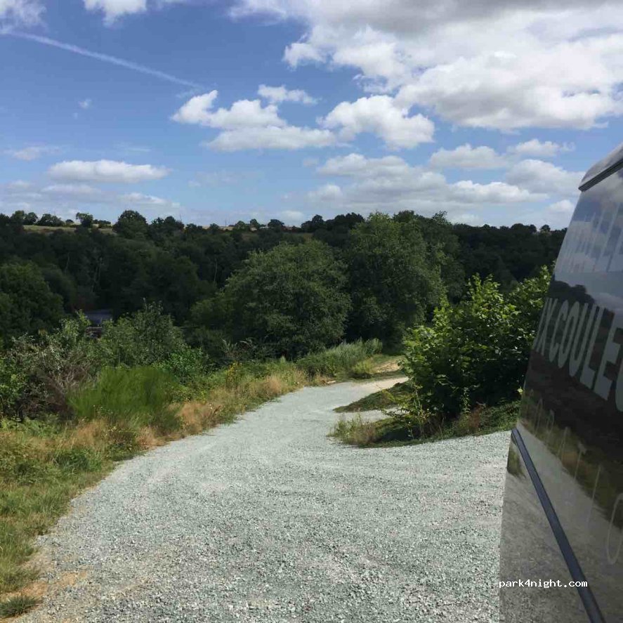 (85130) Tiffauges - La Roche — foto 2
