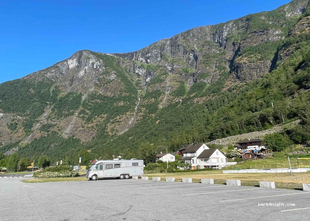 Flåm Beach Parkering — foto