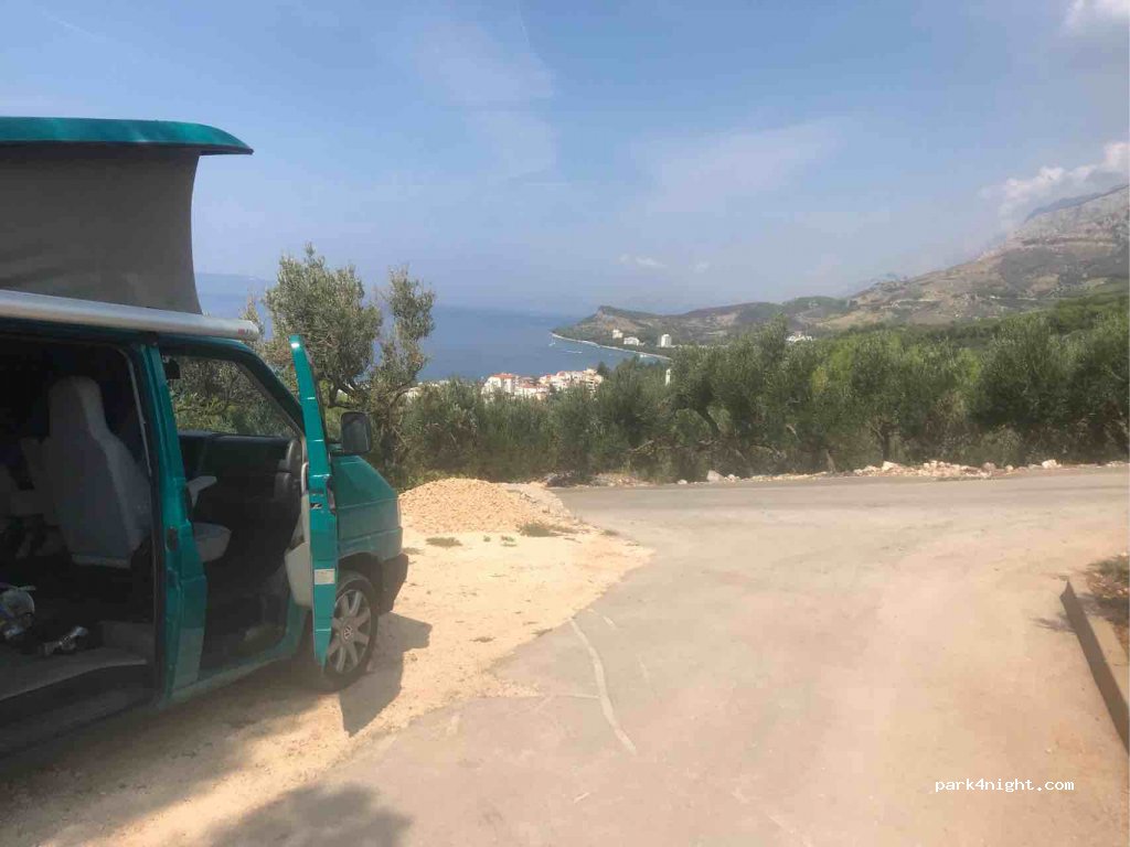 (21325) Tučepi - Unnamed Road — foto