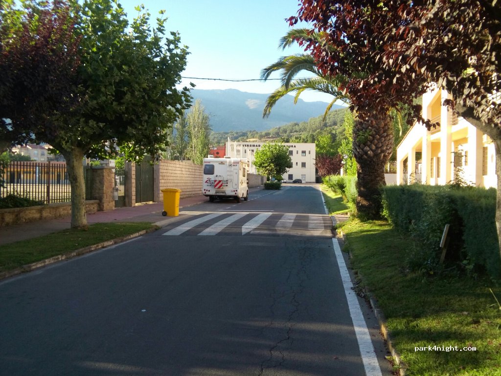 (10450) Jarandilla de la Vera - Avenida de Joaquín Ruiz Jiménez — foto 3