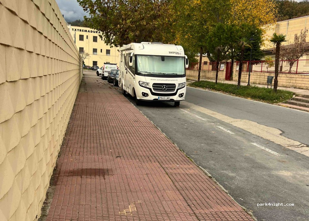 (10450) Jarandilla de la Vera - Avenida de Joaquín Ruiz Jiménez — foto 4