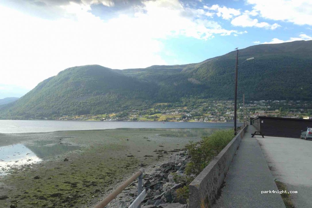 (6770)  - Sjøgata — foto 3