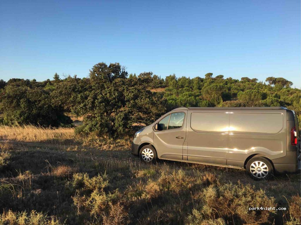 (11200) Bizanet - Route du Mont Cal — foto