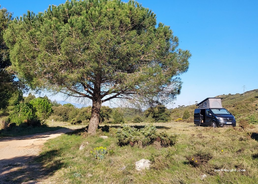 (11200) Bizanet - Route du Mont Cal — foto 3