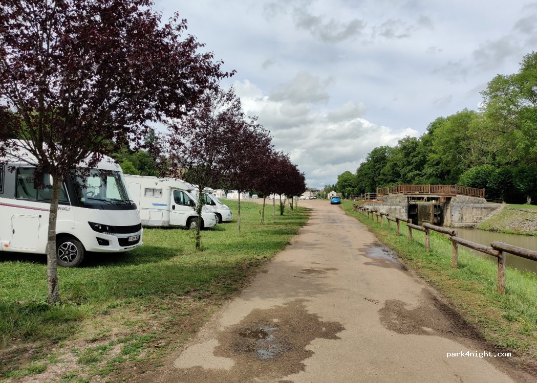 (58110) Châtillon-en-Bazois - Rue du Canal — foto 2