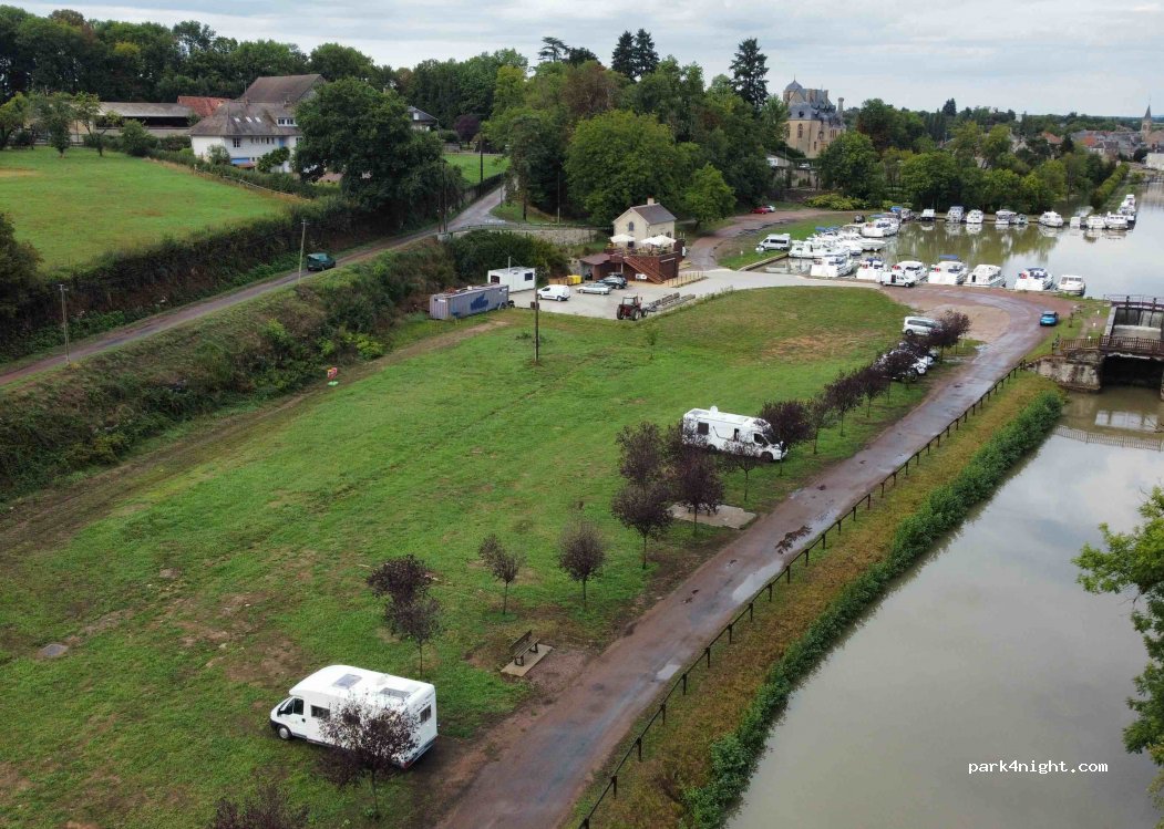 (58110) Châtillon-en-Bazois - Rue du Canal — foto 3
