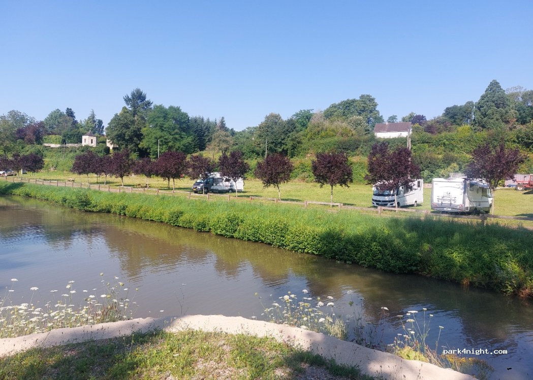(58110) Châtillon-en-Bazois - Rue du Canal — foto 4