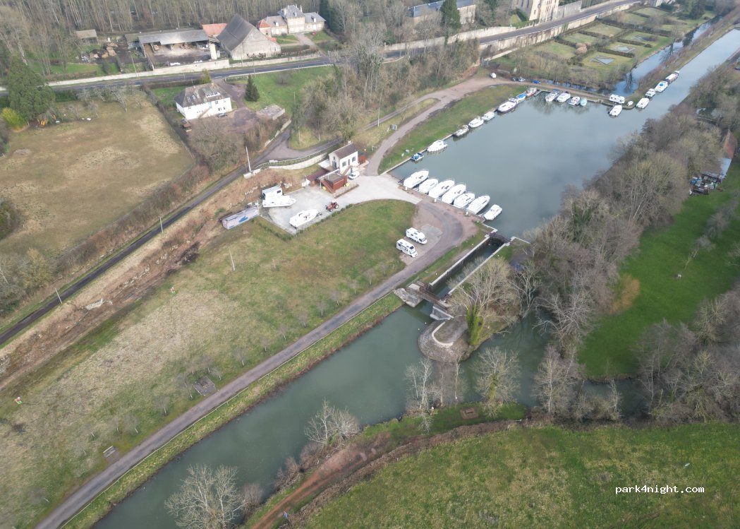 (58110) Châtillon-en-Bazois - Rue du Canal — foto 5