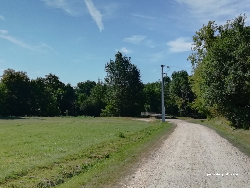 (18410) Brinon-sur-Sauldre - 9 Chemin des Grands Moulins — foto
