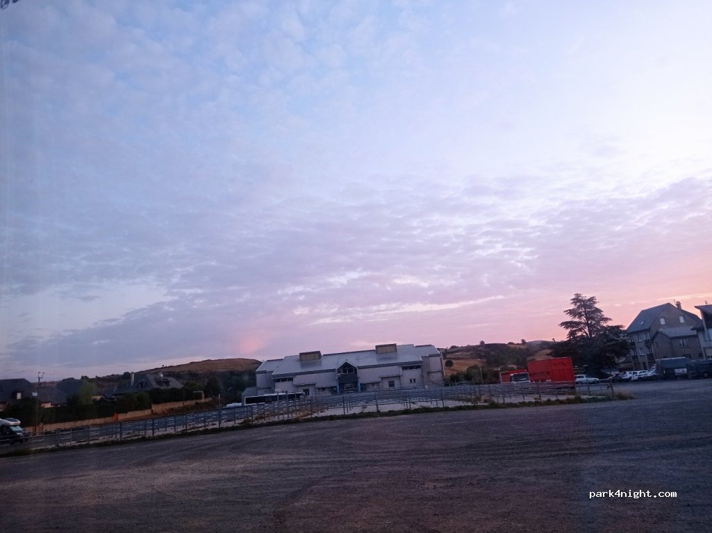 (12210) Laguiole - 6-8 Rue de Lavernhe — foto 2