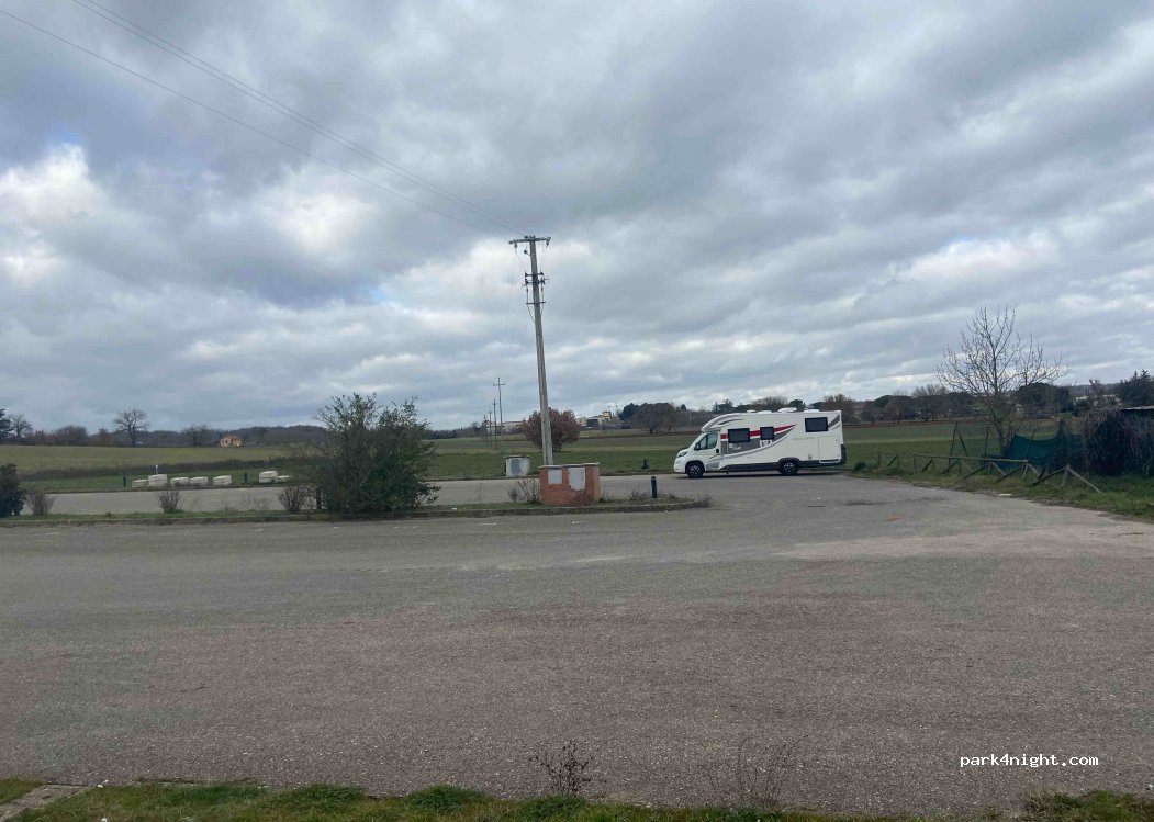 (53035) Abbadia Isola - 36 Strada Provinciale 74 Traversa Monteriggioni Casole — foto