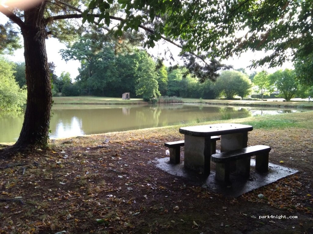 (35390) Saint-Sulpice-des-Landes - Carrefour des Écoles — foto