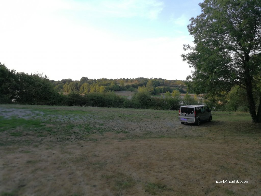 (79400) Saint-Georges-de-Noisné - D329 — foto 2