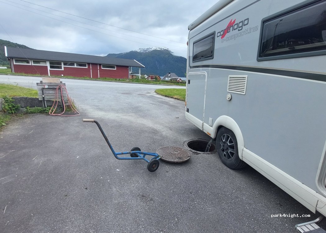 (6899) Balestrand - 8 Sjøtunsvegen — foto 3