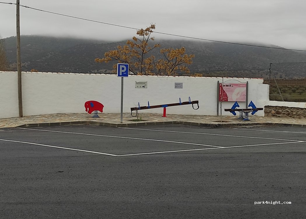 (18516) Lugros - 33 Calle Agua — foto