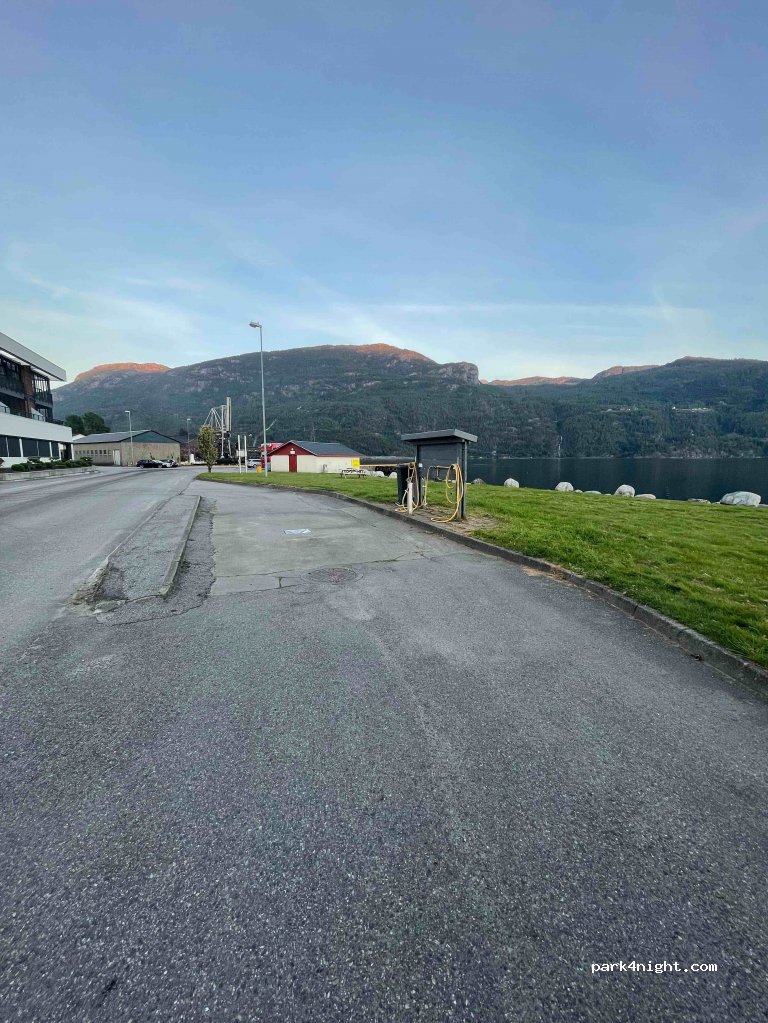 (4200) Sauda - 832 Sekundær Fylkesveg 718 — foto