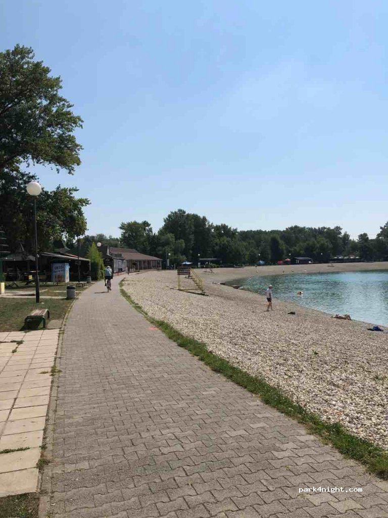 (10000) Zagreb - 21 Aleja Matije Ljubeka — foto