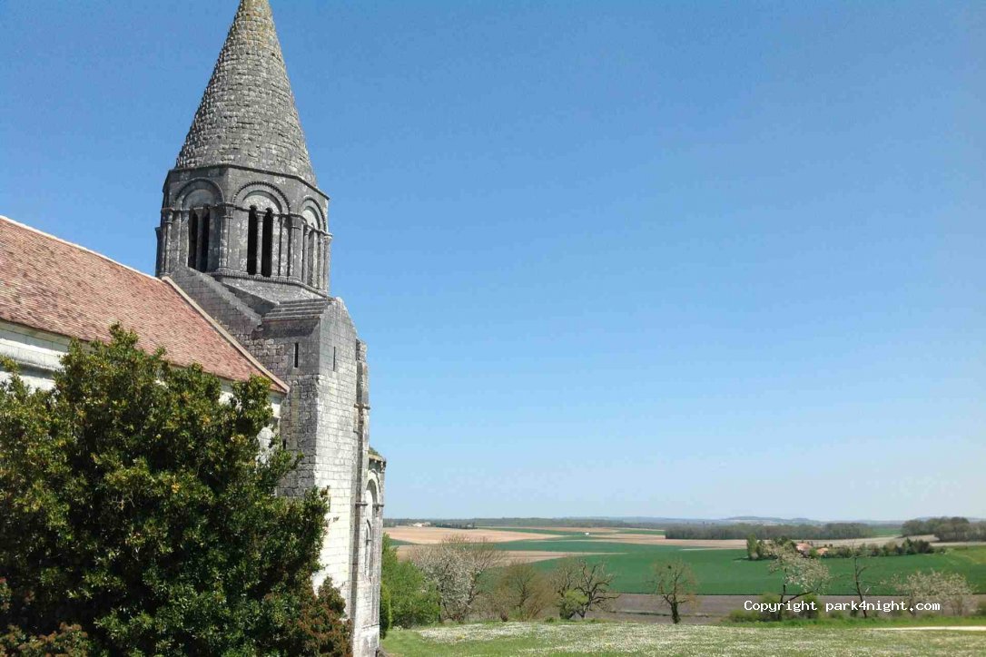 (16250) Plassac-Rouffiac - D437 — foto