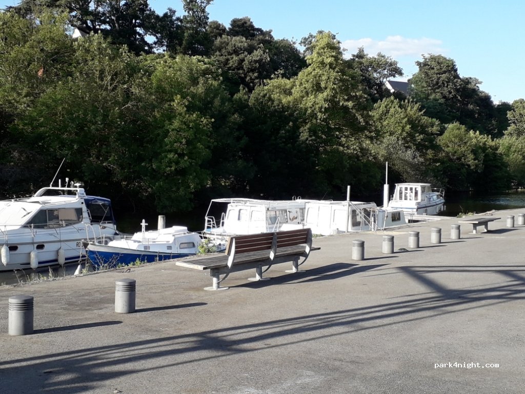 (49500) Segré-en-Anjou Bleu - 1 Place du Port — foto