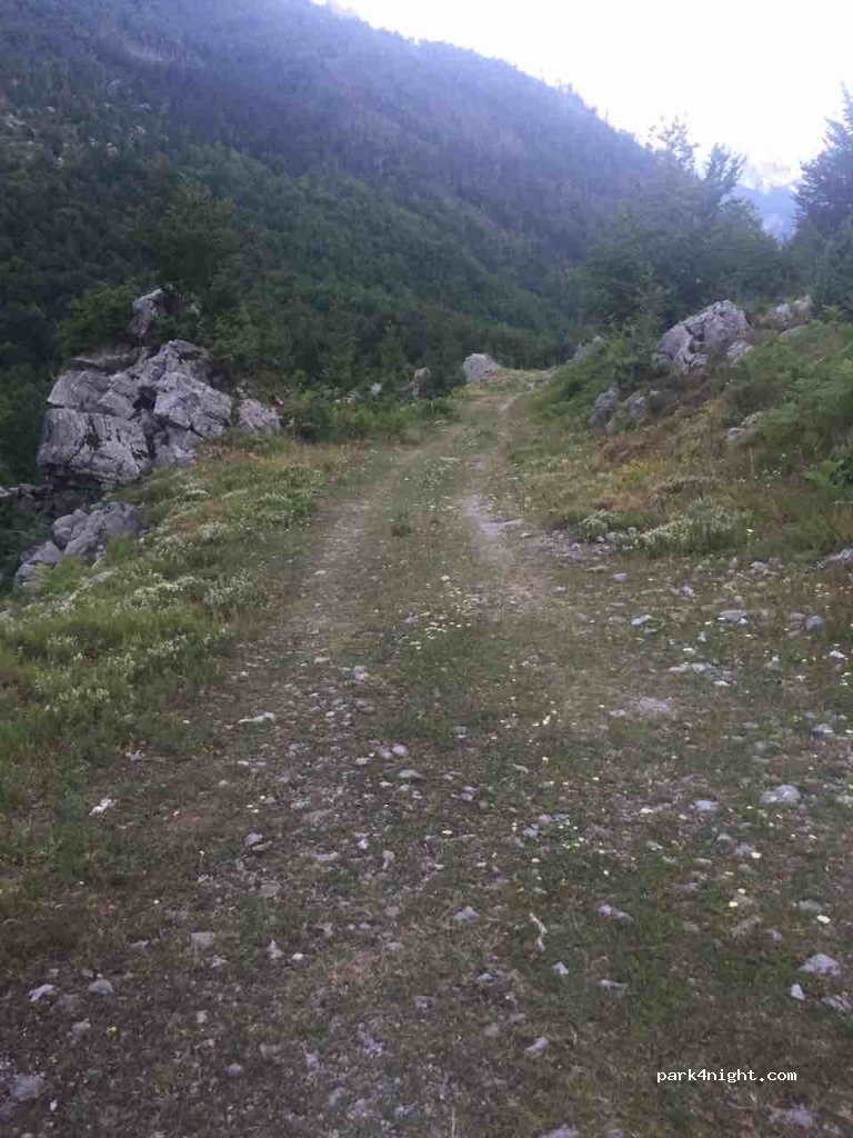 ()  - Rruga Azem Hajdari — foto 2