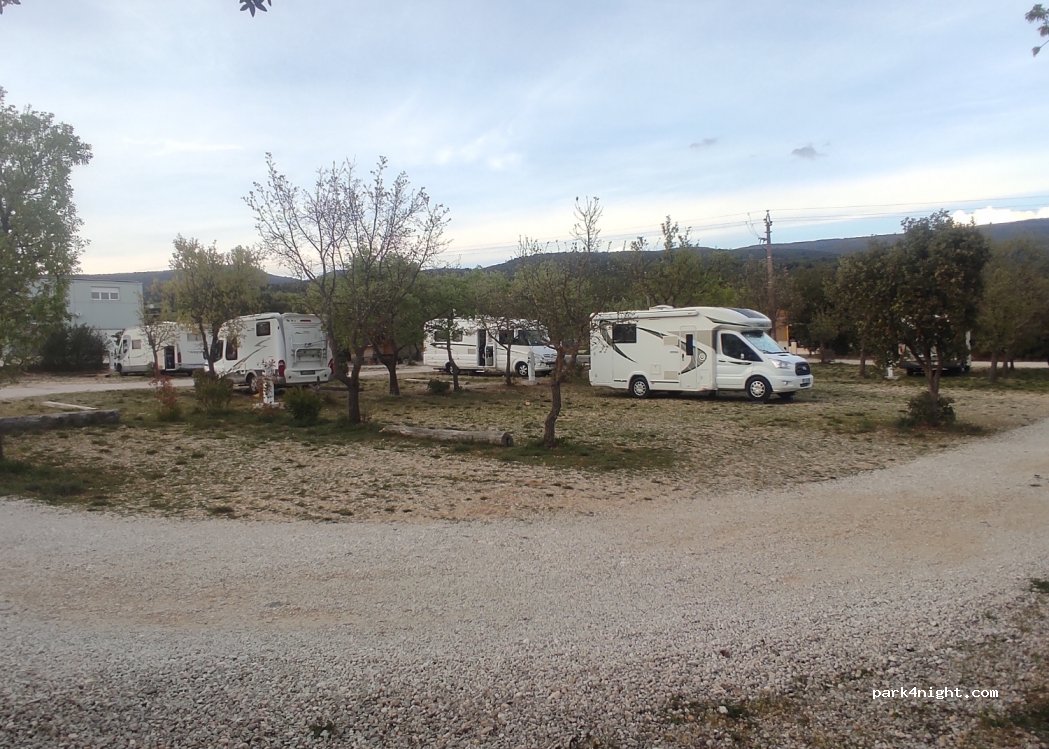 Aire de camping-car Les hautes garrigues — foto 2