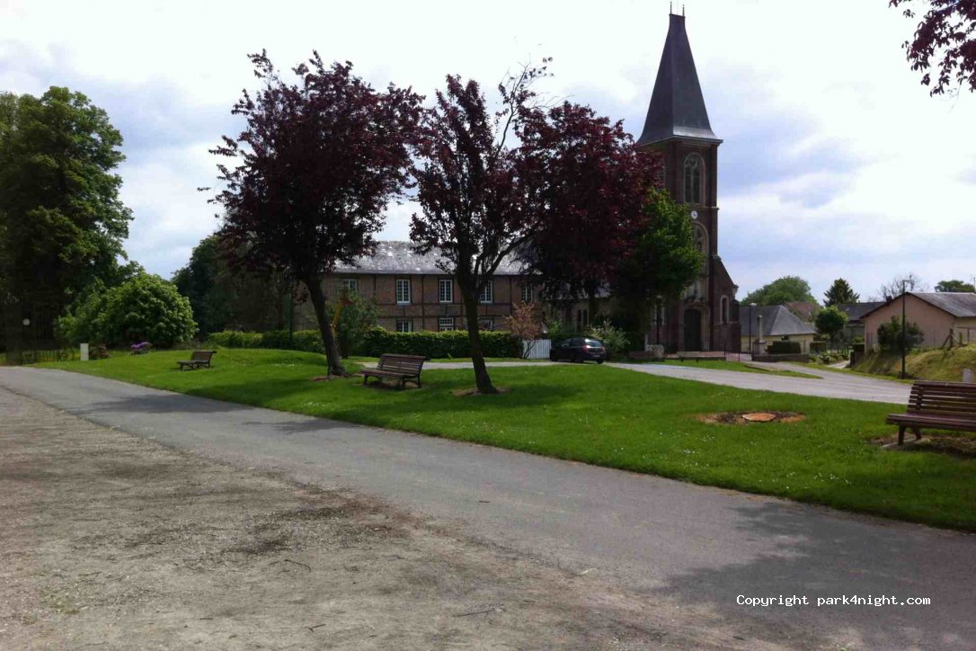 (76690) Esteville - Place de l'Église — foto