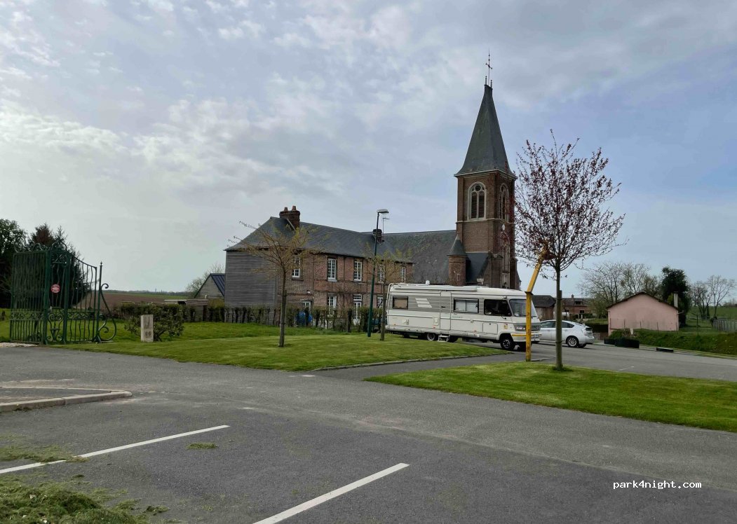 (76690) Esteville - Place de l'Église — foto 3