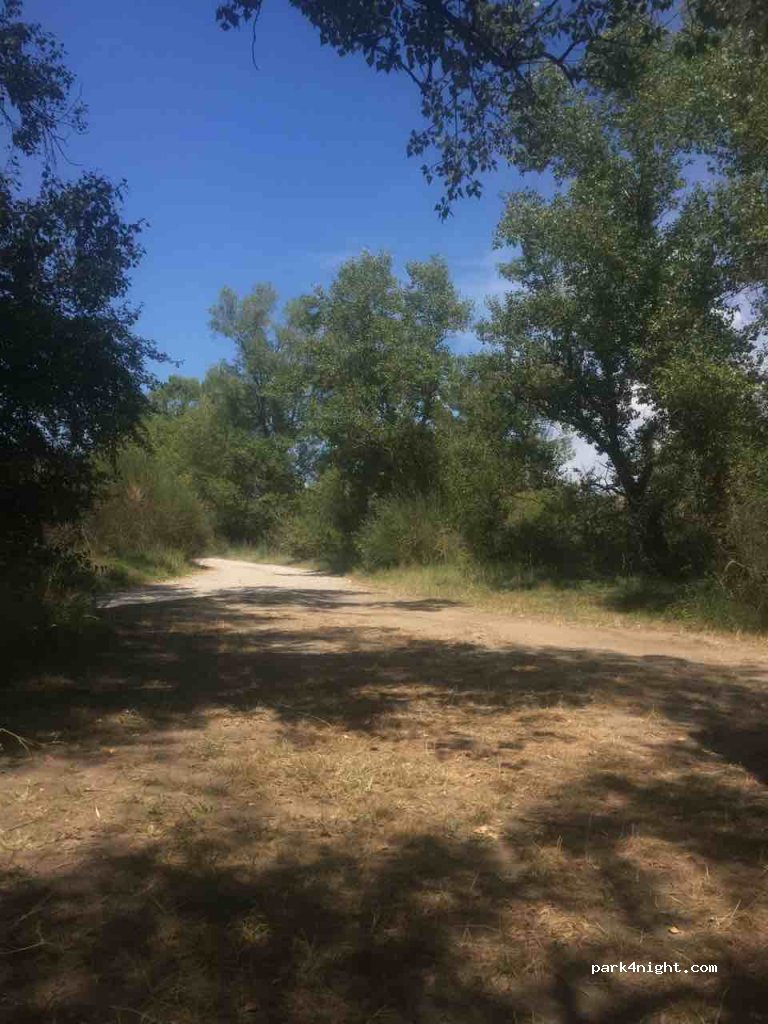 (84120) Beaumont-de-Pertuis - Unnamed Road — foto