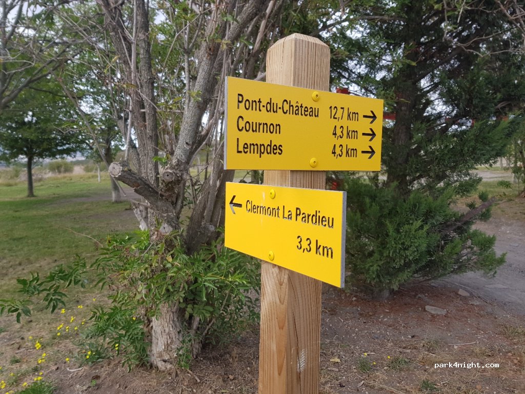 (63800) Cournon-d'Auvergne - Unnamed Road — foto 4