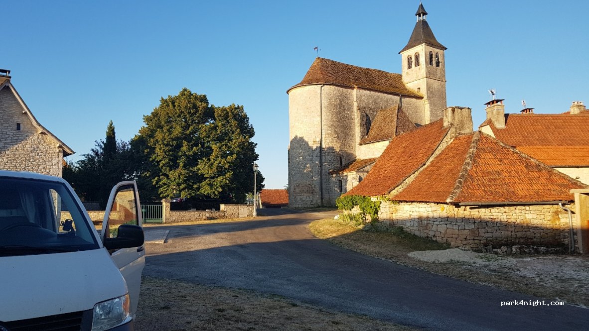 (46240) Lunegarde - Le Bourg — foto
