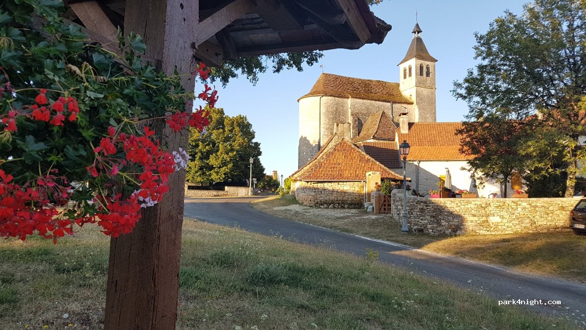 (46240) Lunegarde - Le Bourg — foto 2