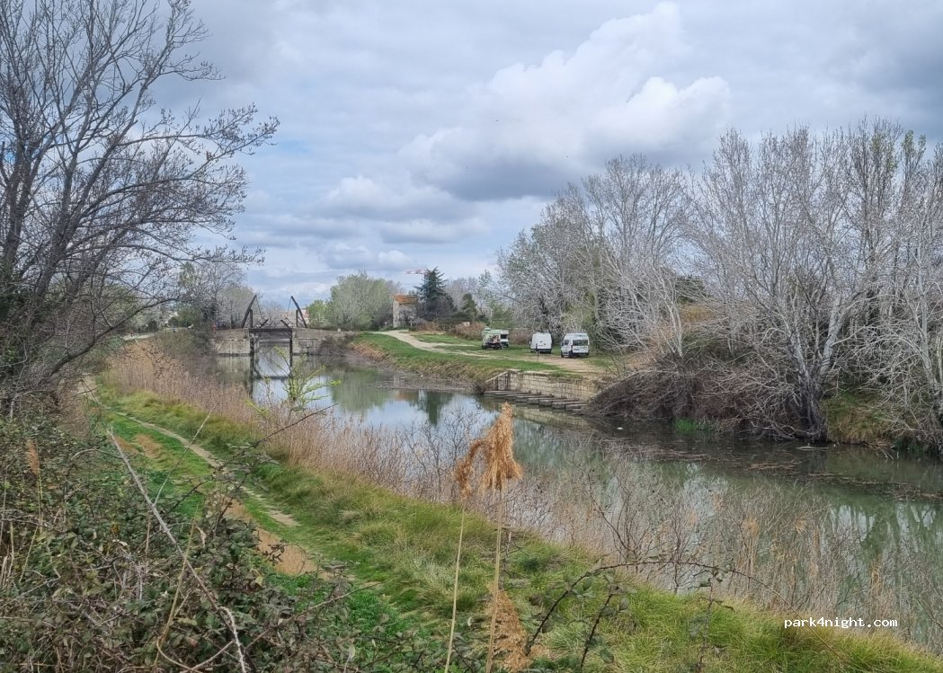 (13200) Arles - Chemin de Maillanen — foto 2